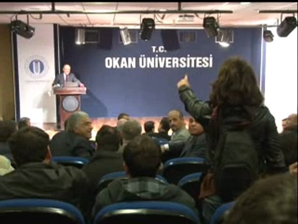 Bayraktar'a-Ayakkabili-protesto.377002