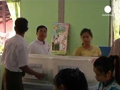 Myanmar'da askeri cunta gölgesinde ara seçim
