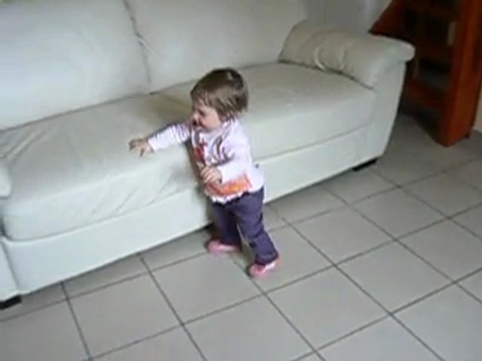 Alice marche1