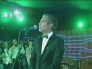 Pitingo recibe el disco de Oro por los 40 Principales