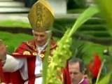 Pope leads Palm Sunday service at Vatican