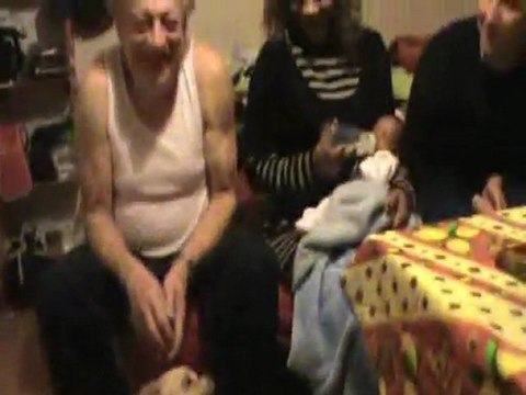 La poetesse Nathy Ebriet sa famille apres la naissance du bebe