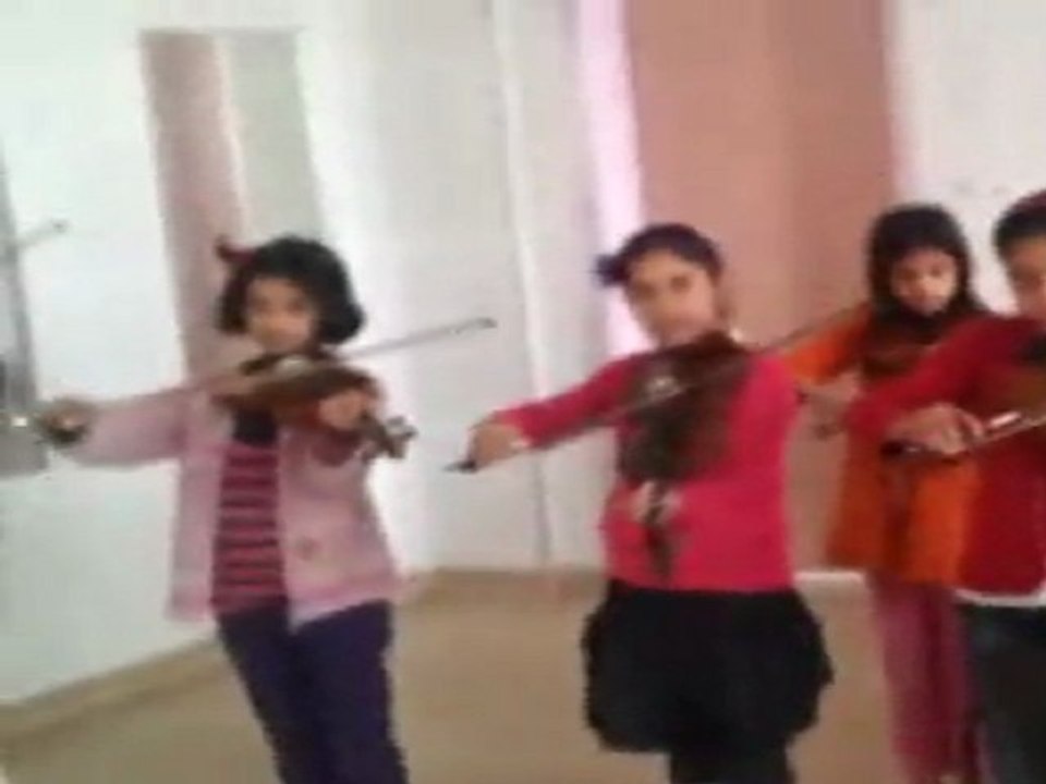 NİZİP HALK EGİTİMİ KEMAN ÖĞRENCİLERİNİN 23 NİSAN ÇALIŞMALARI