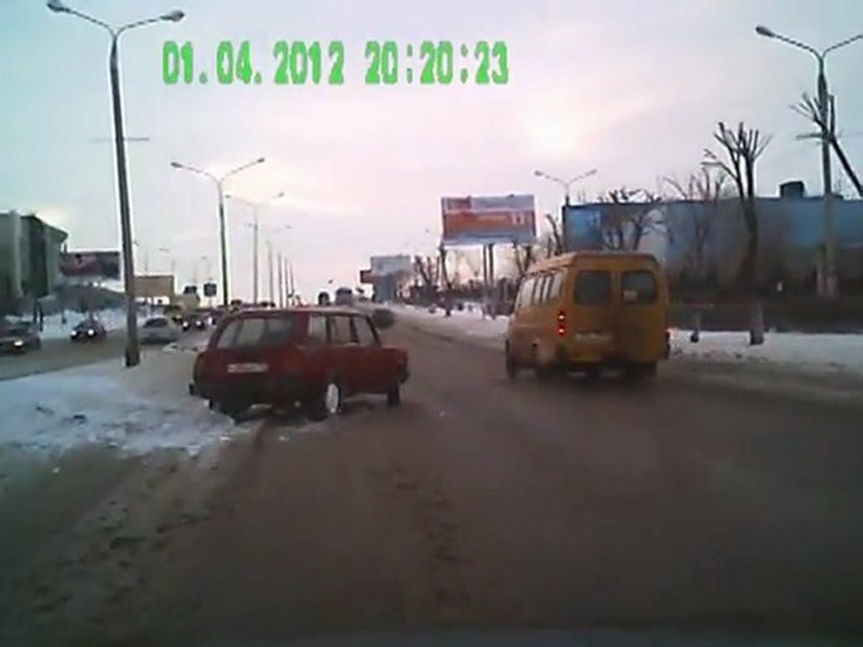 Такси вылетело на встречку