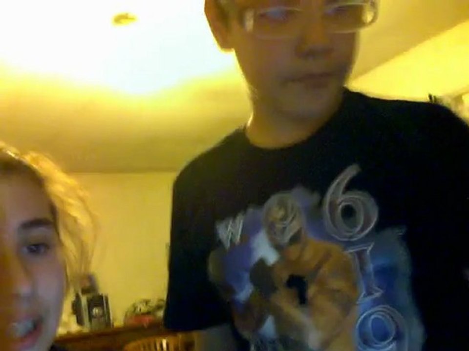 mdr mama je le filmé é il sé pa anvizé ptdr mama il voulé me tué