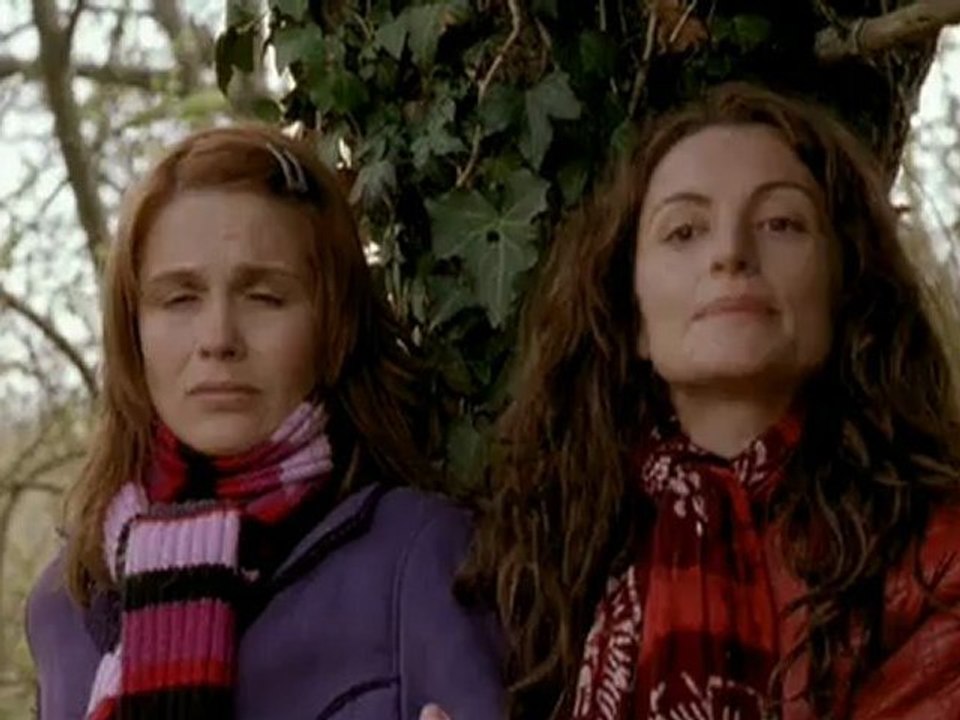 TOUTES LES FILLES SONT FOLLES - Teaser VF