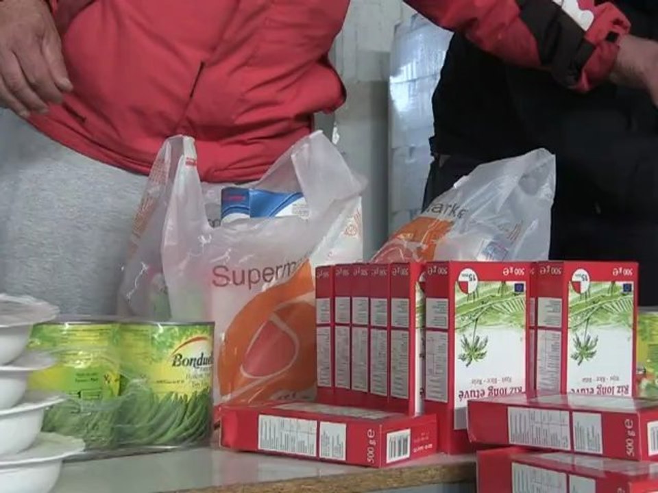 Grèce: le Secours populaire organise des distri...