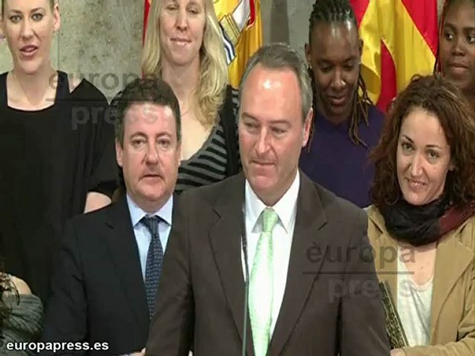 Alberto Fabra felicita al equipo Ros Casares