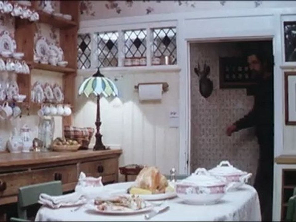 AMOURS SUSPECTES - Bande-annonce VF