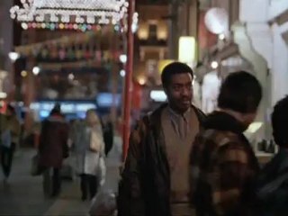 LOIN DE CHEZ EUX - Bande-annonce VO
