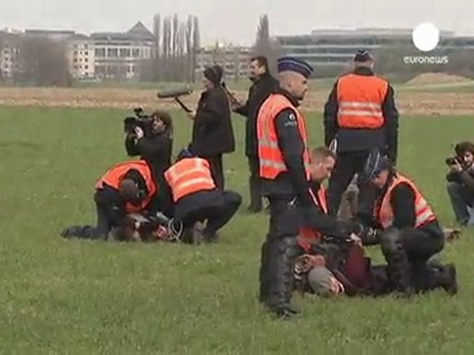 Des pacifistes tentent d'entrer à l'Otan