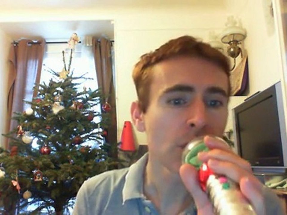 Wiwi égratigne "la vieille" de Serge Reggiani