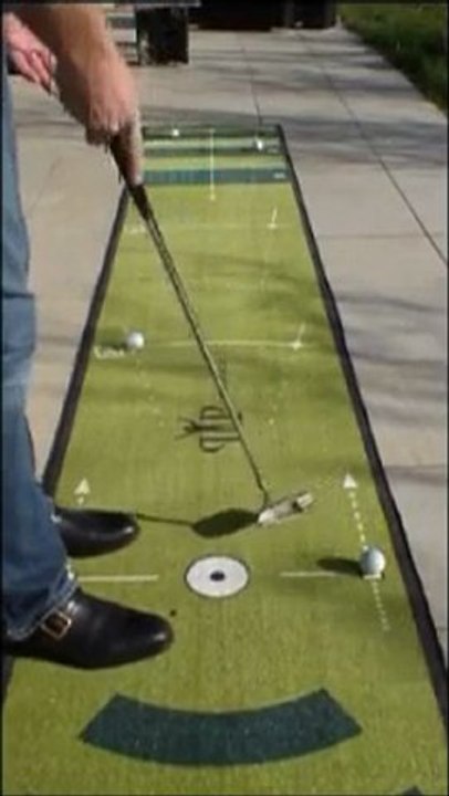 tapis putting  entrainement au putt avec les 6 zones du Paceyourputt par Peekace .
