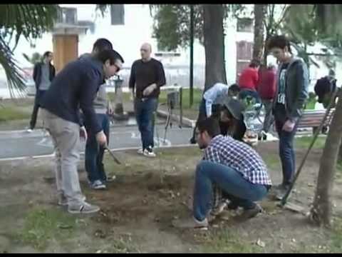 Marcianise - SEL - Guerrilla Gardening - Piantiamo bene comune (01.04.12)