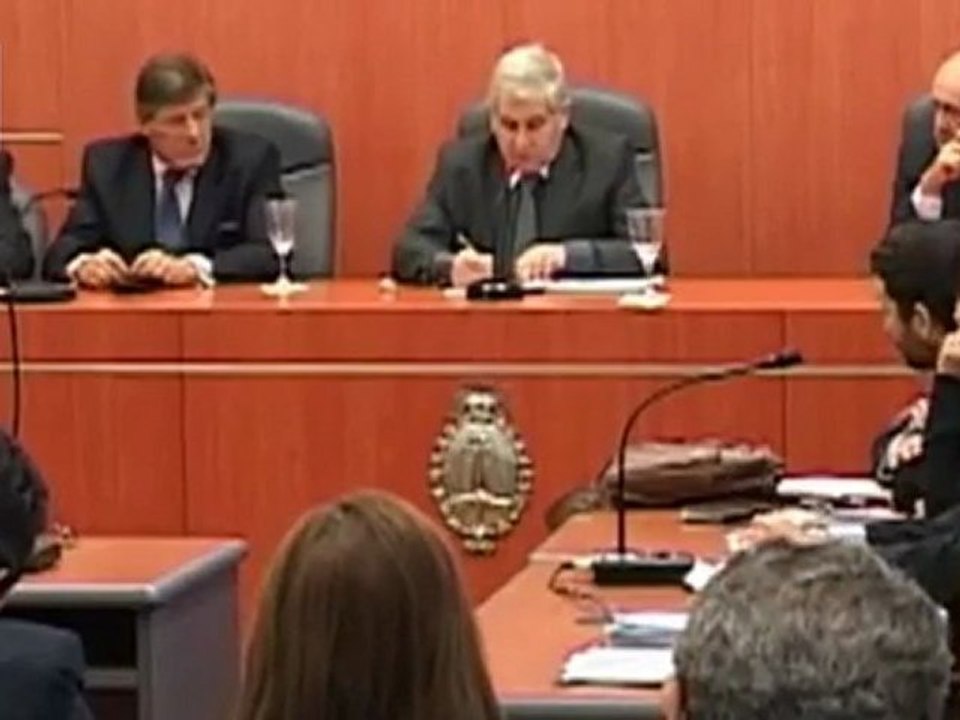 2   Бывшего президента Аргентины судят по делу о теракте в еврейском