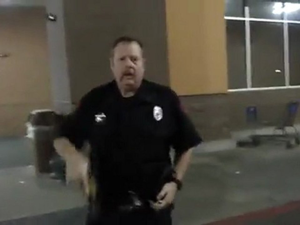 Houston Cop goes CRAZY