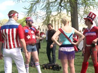 Télécharger la video: Steuern runter für Bartträger: Haarige Demo in Washington