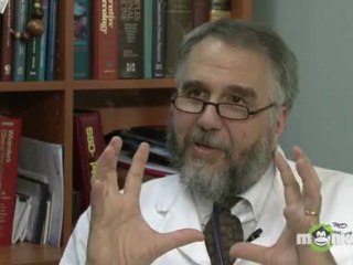 Should a woman in her third trimester consider certain kinds of clothes?