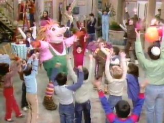 Shalom Sesame It's a Small World
