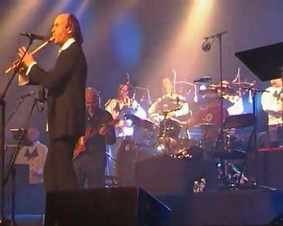 Borders of Salt - Dan ar Braz & Carlos Nunez, avec le Bagad Bro Felger