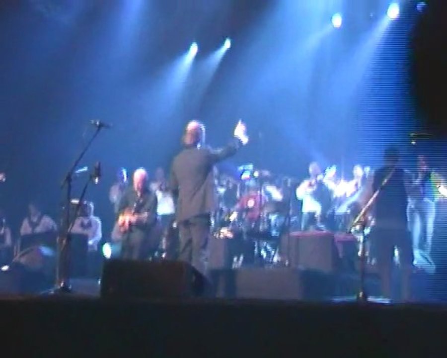 Call to the dance - Dan ar Braz & Carlos Nunez, avec le Bagad Bro Felger