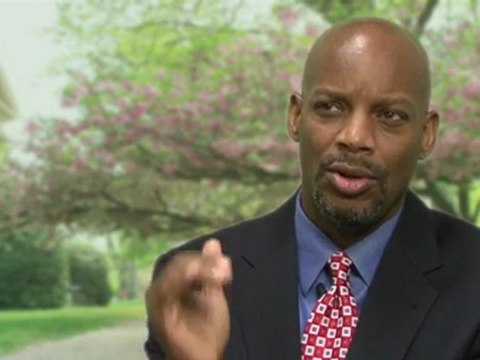 What are the advantages to applying early to college?