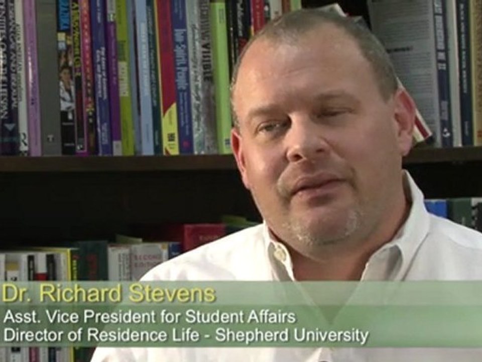 What are some drawbacks to living off campus?