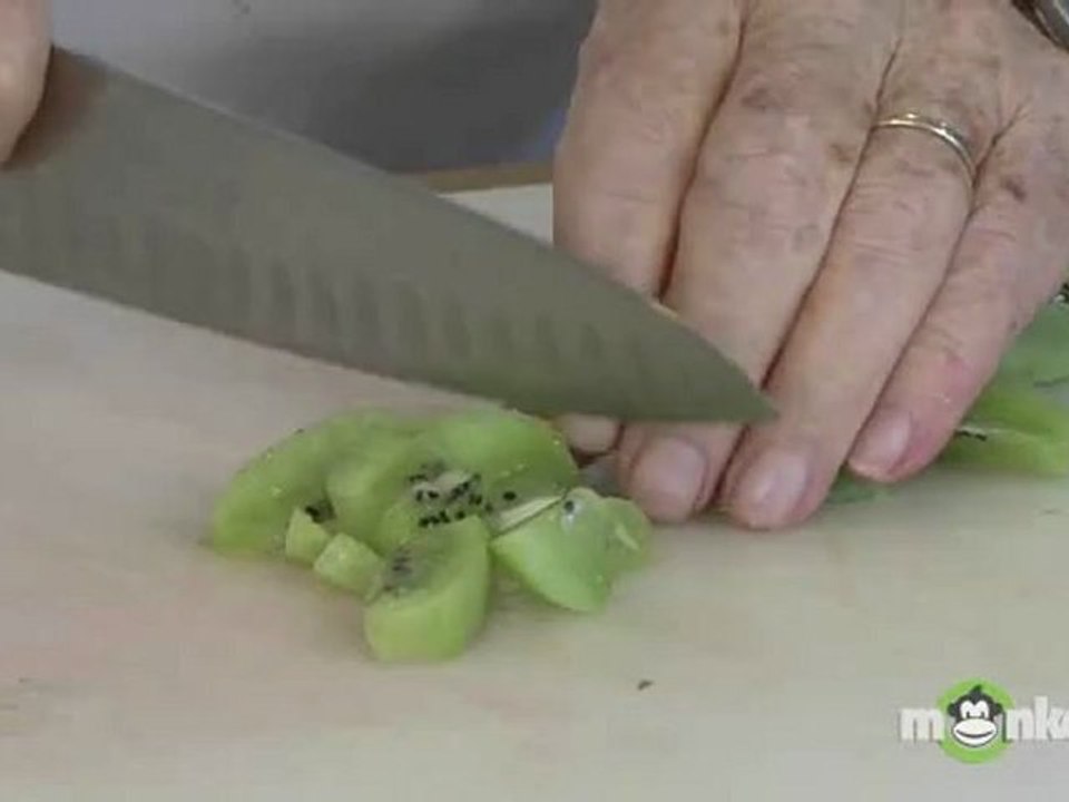 How To Cut Kiwi