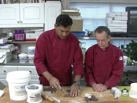 Fondant Cake Decorating - Making a Bow