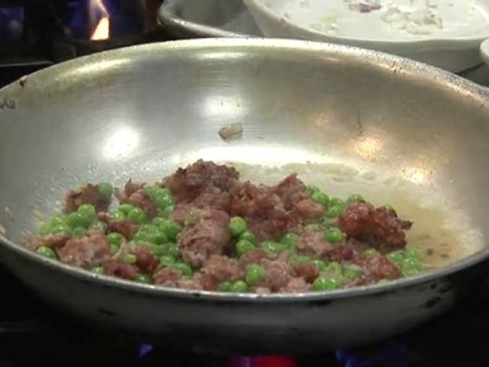 Italian Recipes - Making a Cream Based Sausage Sauce for the Gnocchi