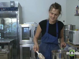 Chocolate Cake - Frosting your Cake