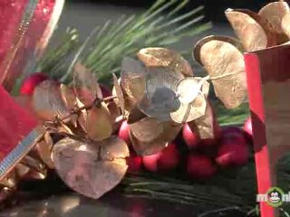 Christmas - Decorating a Mailbox