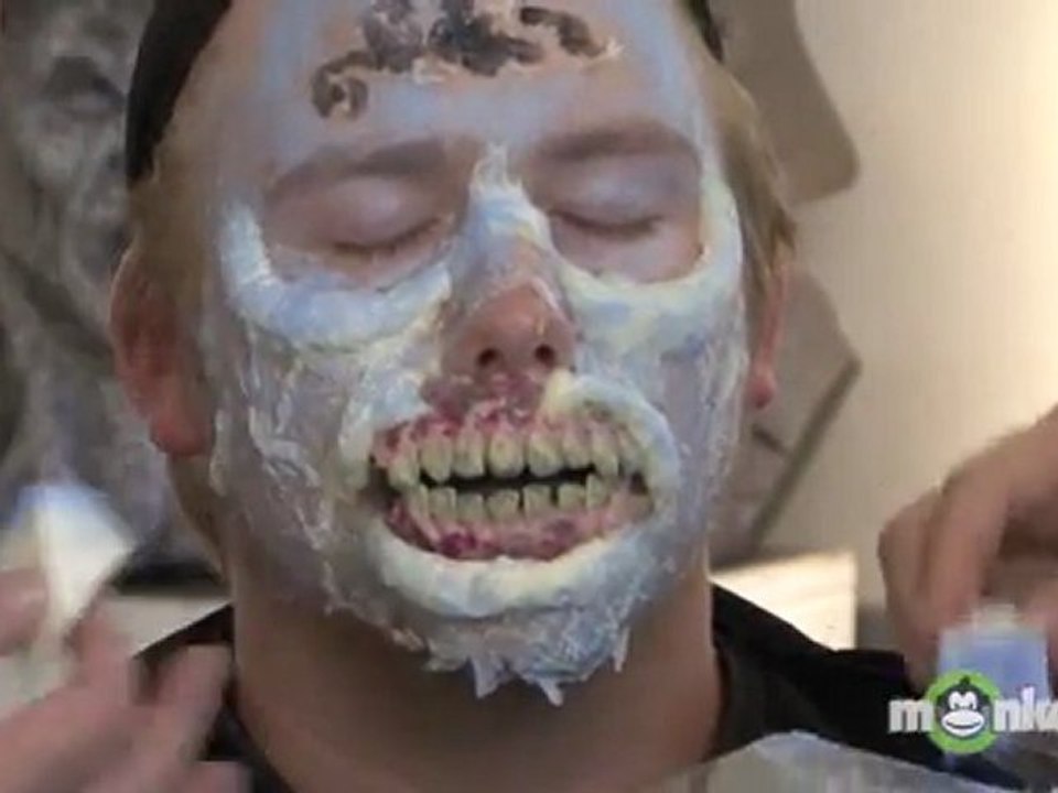 Zombie Makeup - Prepping & Applying