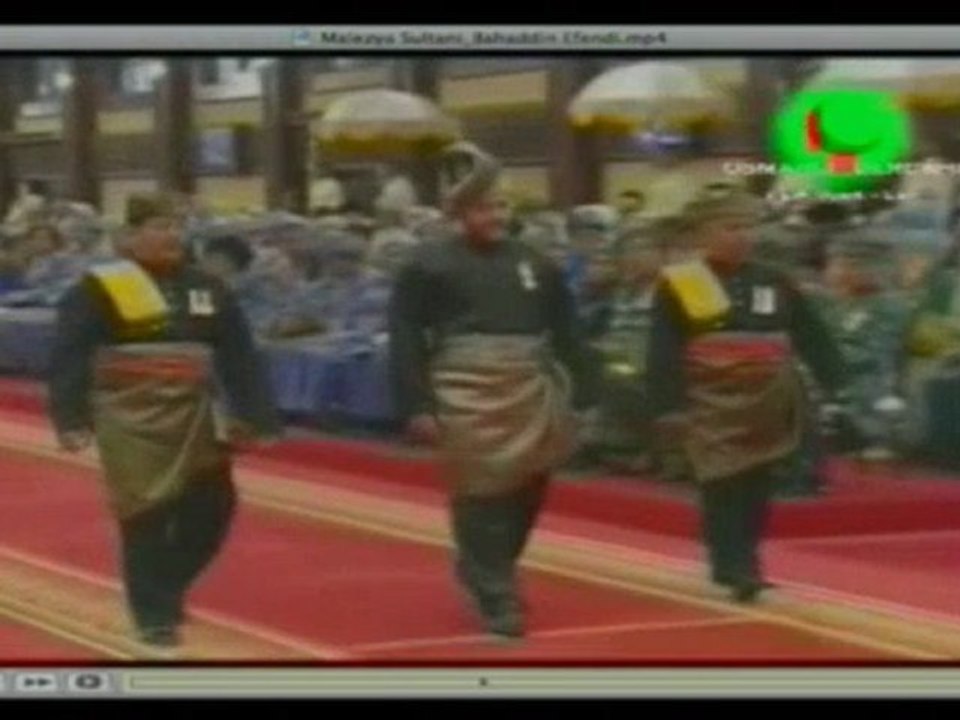 Malezya Kraliyet töreninde Şeyh Nazım Kıbrısi Hazretleri'ne verilen madalya (Adnan Oktar)