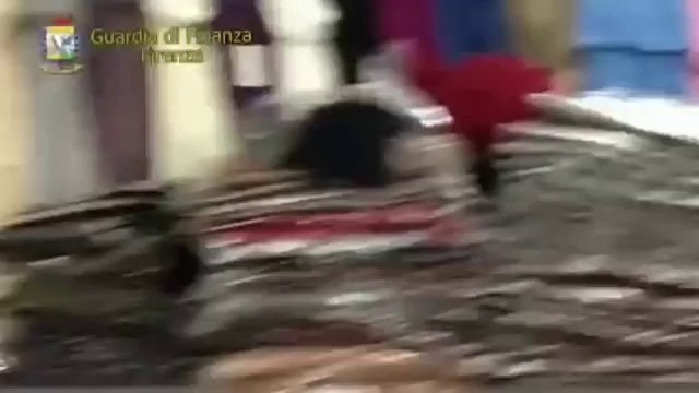 Prato - Accessori per abbigliamento contraffatti (03.04.12)