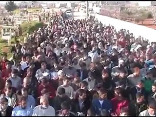 فري برس ‫حلب عندانصلاة الجنازة على شهيد مجهول الهوية2 4 2012‬