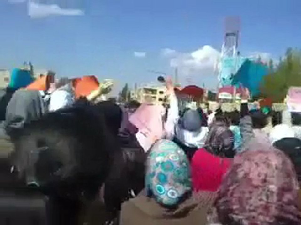 فري برس حلب الجامعة بداية مظاهرة كلية  العمارة 2 4 2012 ج3