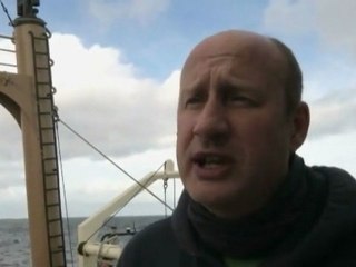 Greenpeace investigates North Sea gas leak