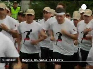 Des milliers de Colombiens courent contre... - no comment