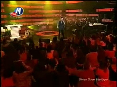 sinan özen söylüyor öpsene beni