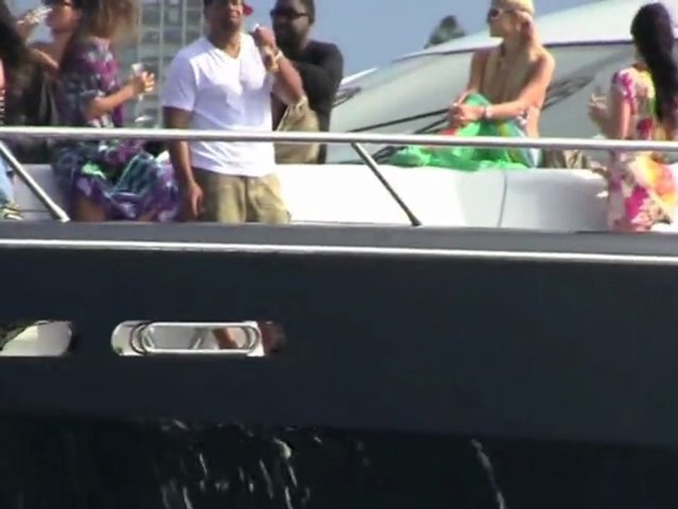 Paris Hilton Shows Off Her Outback-Side in Australia