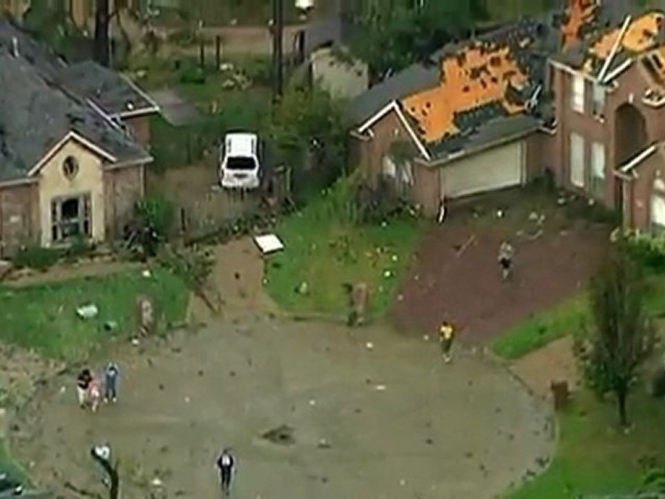 Massive tornado churns across Texas