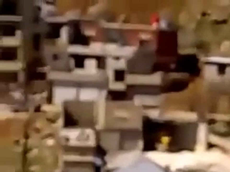 فري برس   ريف دمشق الزبداني    انتشار الدبابات والقناصة في كفر عامر 3 4 2012 ج1