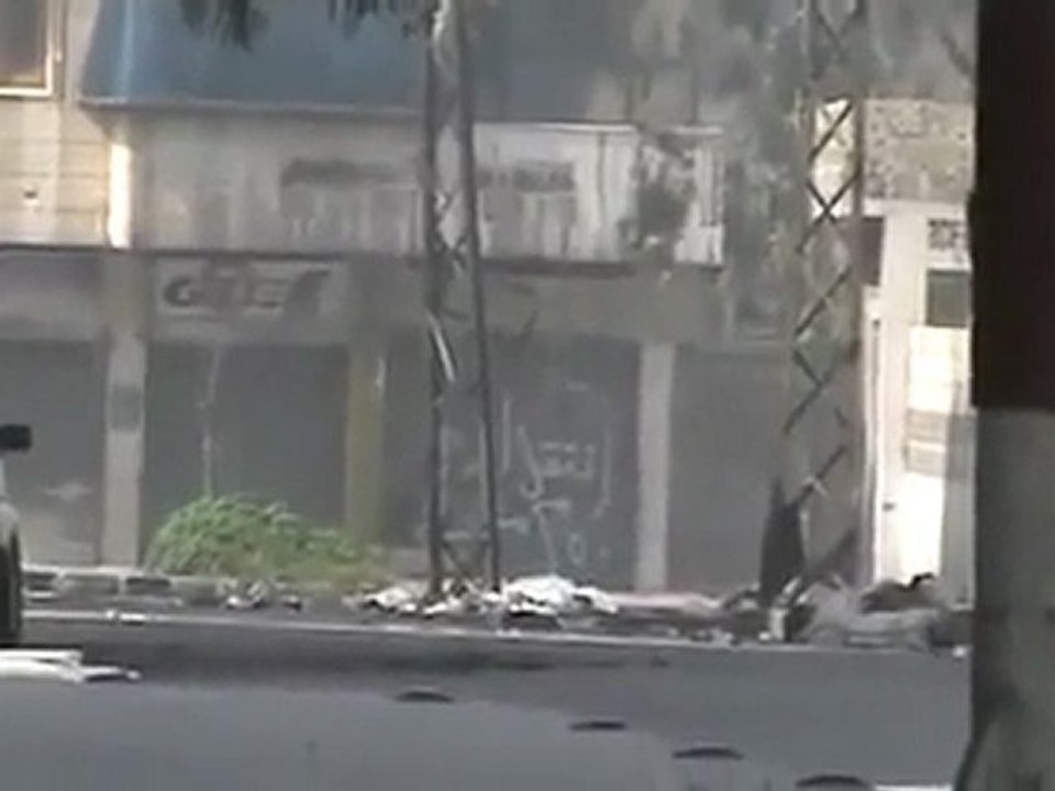 فري برس   حمص القصور تصوير قصف الدبابة 3 4 2012