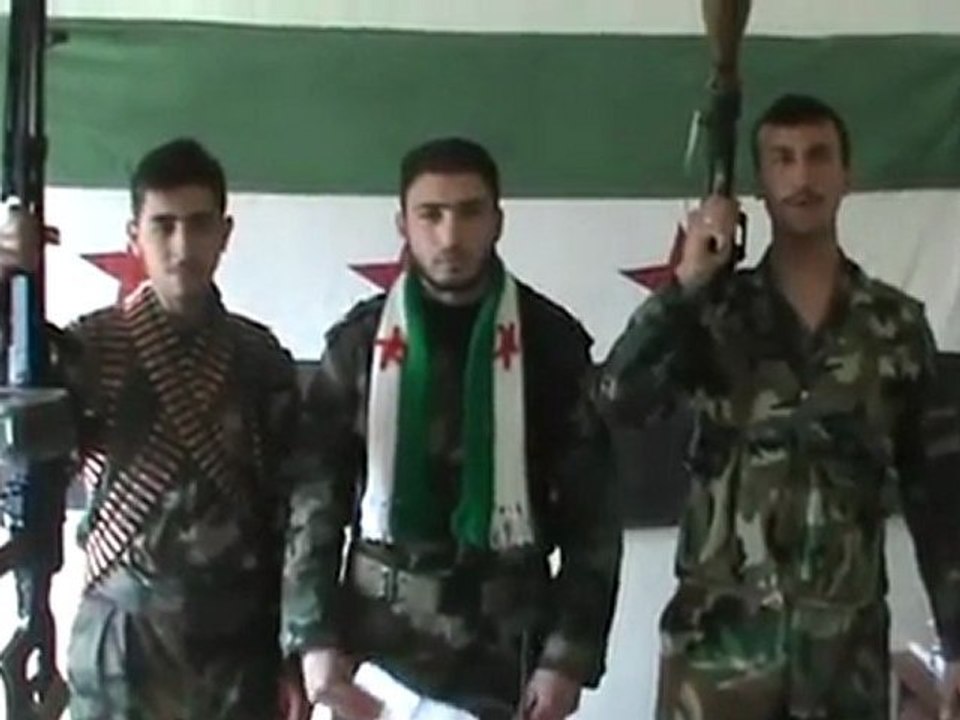 فري برس   حمص الرستن أنشقاق الملازم مهند فرزات والعريف احمد بحبوح 2 4 2012