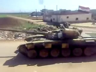 فري برس   تجول الدبابات في كفرنبودة في ريف حماة 02 04 2012