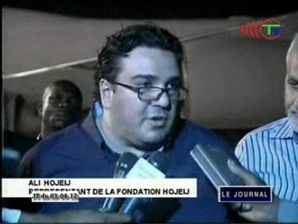 La communauté libanaise fait un don de produits pharmaceutiques au ministre de la santé