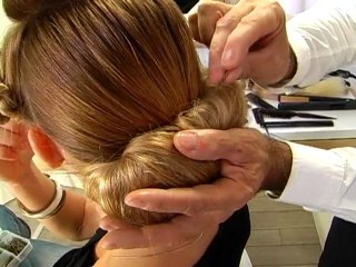 Comment faire un chignon de mariée baroque'n'roll par Eric Stipa