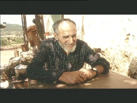 NUAGES DE MAI - Bande-annonce VO