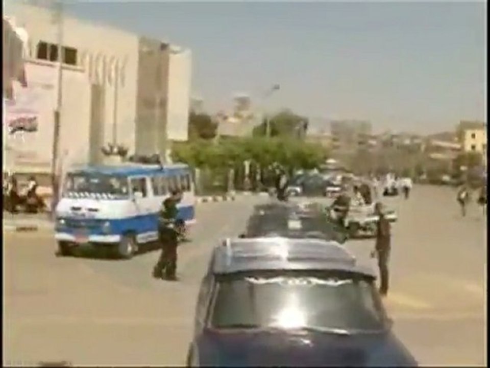 قطع كافة الطرق الفرعية والرئيسية والكبارى وتوقف حركة سير القطارات بسوهاج